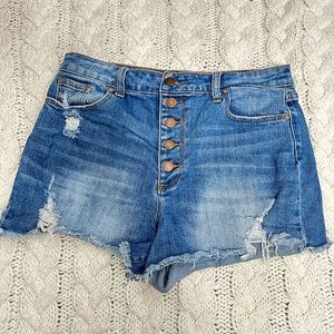 ✨Just Fab Button up jean shorts. In good/Fair condition lightly worn.✨